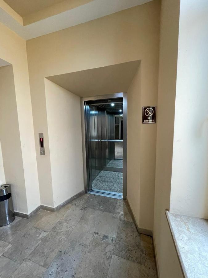 Armenak Apartment No 8, Abovyan Street Erevan Exterior foto