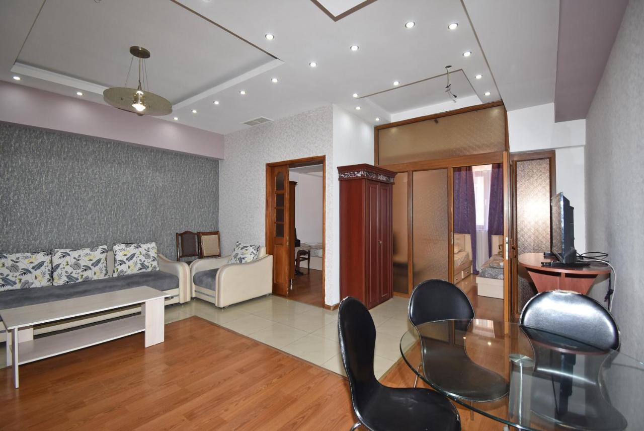Armenak Apartment No 8, Abovyan Street Erevan Exterior foto
