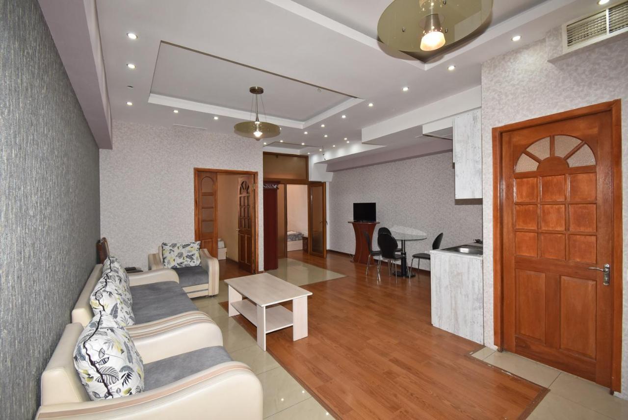 Armenak Apartment No 8, Abovyan Street Erevan Exterior foto