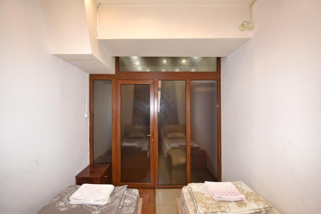 Armenak Apartment No 8, Abovyan Street Erevan Exterior foto