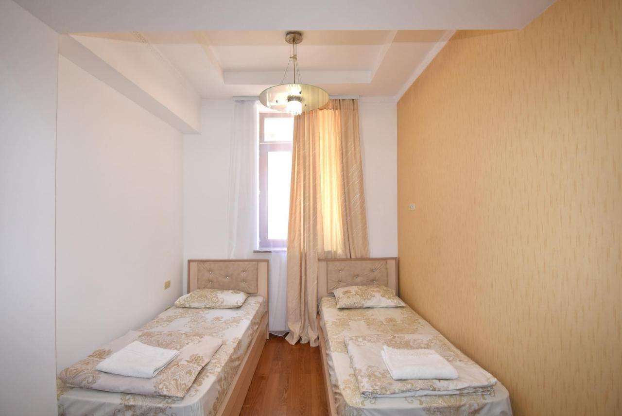 Armenak Apartment No 8, Abovyan Street Erevan Exterior foto